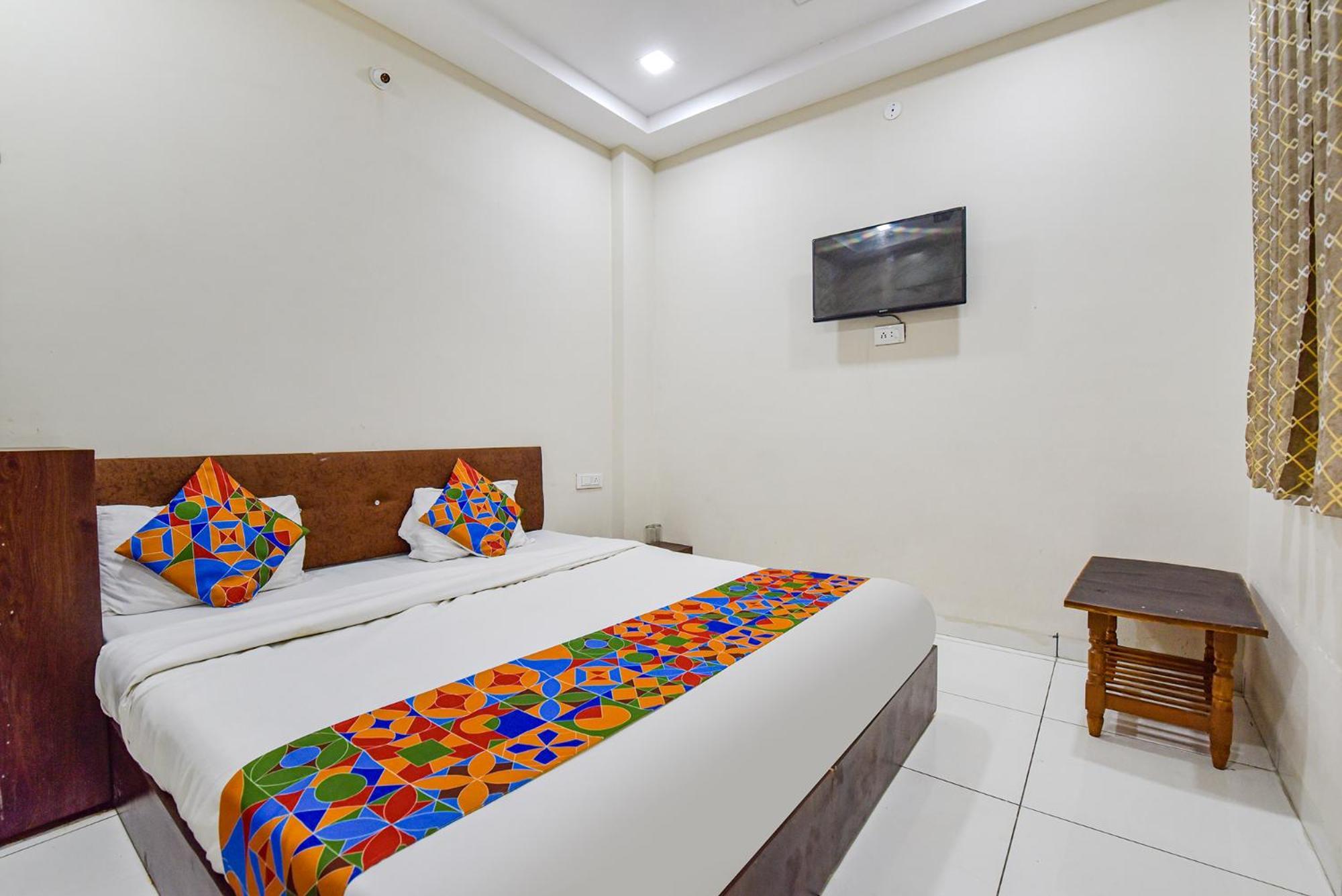 Fabexpress Devani Palace Ujjain Exterior foto